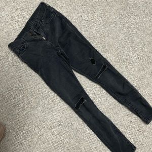 Simple ripped jeans on the knee